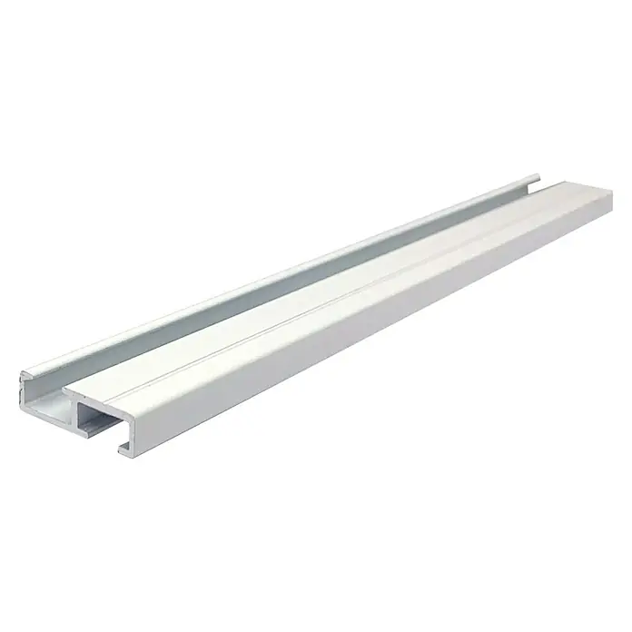 Vorhangschiene Level Verdunkelungssystem - Weiß, Länge: 150 cm, Anzahl Läufe: 1 Stk. - Nahaufnahme einer weißen Gardinenschiene aus Aluminium, die sich ideal für die Montage von Vorhängen und Gardinen eignet.