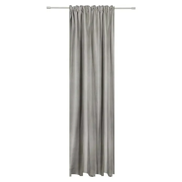 Verdunkelungsvorhang Dim - B x H: 135 x 245 cm, 100 % Polyester, Grau - Grauer Vorhang hängt an einer silbernen Stange und verleiht dem Raum eine elegante Note. Perfekt, um Licht zu filtern und Privatsphäre zu gewährleisten.