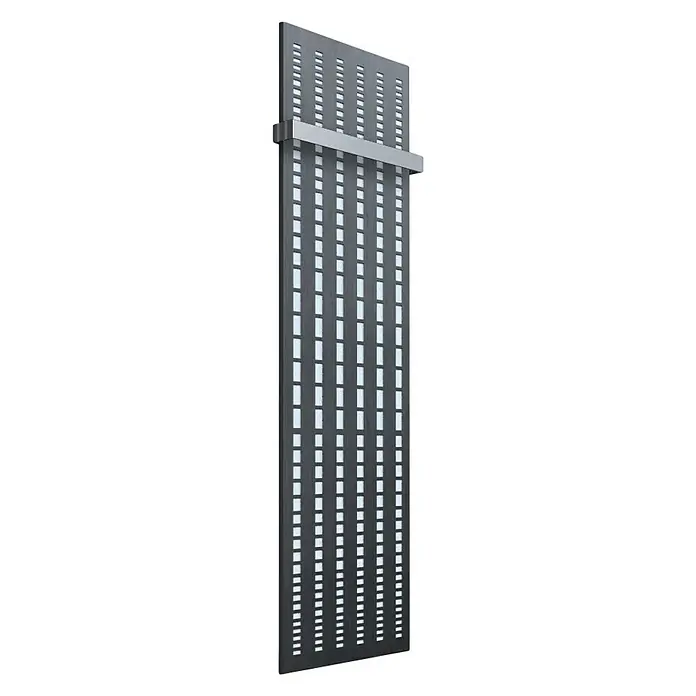 Szagato Designheizkörper Broken Mirror 3 - B x H: 470 x 1.800 mm, Wärmeleistung bei Vorlauftemperatur von 75 °C (D: 50): 1.118 W, Weiß/Moonstone-Grau, Mit 1 Handtuchhalter (50 mm) - Eine graue, perforierte Heizkörperverkleidung mit schmalen, rechteckigen Öffnungen, die an einer Wand befestigt ist.