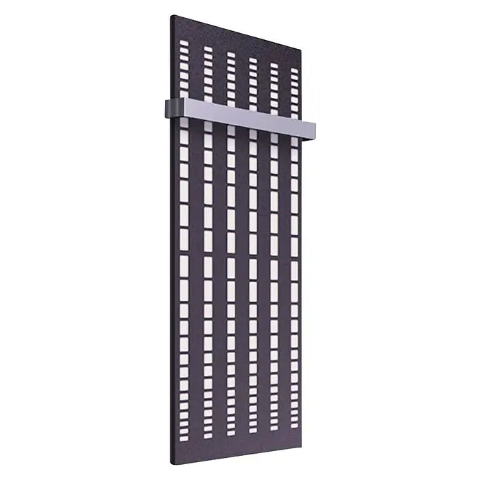 Szagato Designheizkörper Broken Mirror 2 - B x H: 470 x 1.200 mm, Wärmeleistung bei Vorlauftemperatur von 75 °C (D: 50): 799 W, Weiß/Moonstone-Grau, Mit 1 Handtuchhalter (50 mm) - Ein schlanker, dunkler Heizkörper mit einem modernen, perforierten Design und einer silbernen Halterung. Er ist eine stilvolle Ergänzung für jedes Badezimmer.