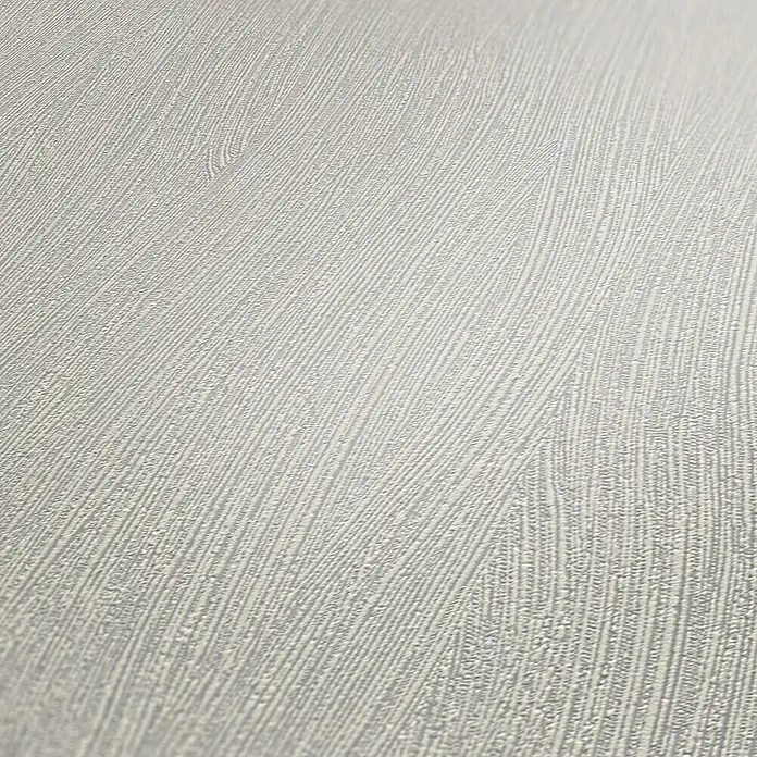 Vliestapete - Hellgrau, Uni, 10,05 x 0,53 m, Feine Struktur - Nahaufnahme einer stilvollen, grauen Tapete mit feiner, linearer Textur. Perfekt, um jedem Raum eine elegante Note zu verleihen.