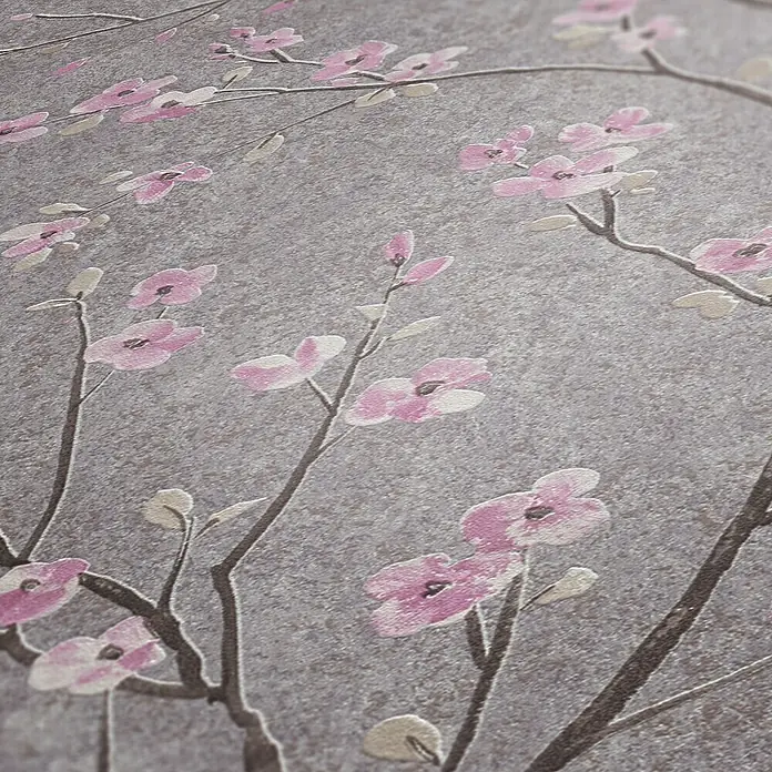 A.S. Création Metropolitan Stories II Vliestapete Kirschblüte - Taupe, Floral, 10,05 x 0,53 m - Nahaufnahme einer Tapete mit rosa Blüten und grauen Ästen auf grauem Hintergrund.