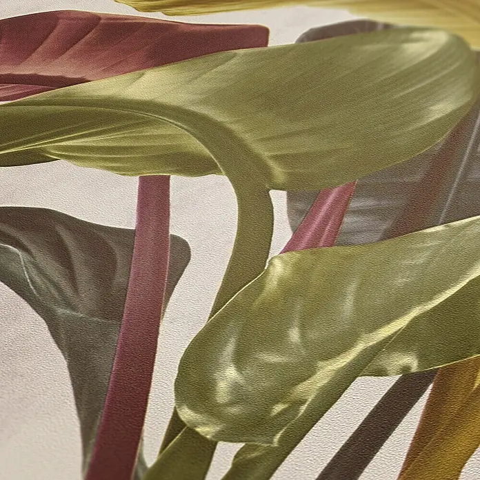 A.S. Création Metropolitan Stories II Vliestapete Blätter - Rot, Floral, 10,05 x 0,53 m - Nahaufnahme eines botanischen Wandbildes mit üppigen Blättern in Grün-, Rot- und Brauntönen auf hellem Hintergrund.