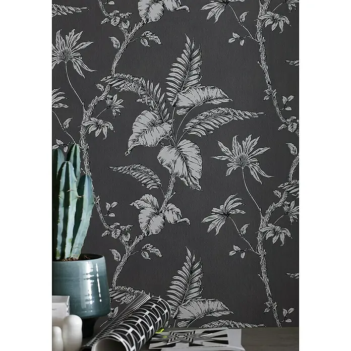 SCHÖNER WOHNEN-Kollektion Vliestapete - Braun/Grau, Floral, 10,05 x 0,53 m - Nahaufnahme einer dunklen Zimmerpflanzentapete mit dekorativen Pflanzen und einem Kaktus.