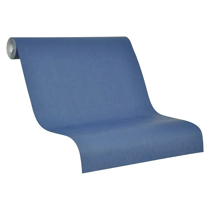SCHÖNER WOHNEN-Kollektion Vliestapete - Blau, Uni, 10,05 x 0,53 m - Rolle blaue Tapete auf schwarzem Hintergrund, die sich abwickelt und eine glatte, textile Oberfläche zeigt. Ideal für Wandgestaltung.