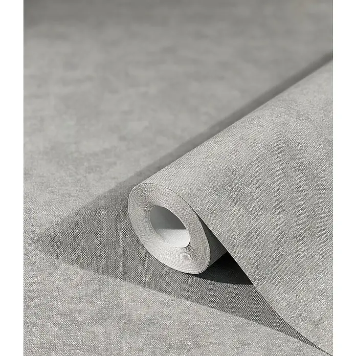 Marburg Sand & Stones Vliestapete Shades - Mittelgrau, Uni, 10,05 x 0,53 m - Nahaufnahme einer Rolle grauer Textiltapete, die eine feine und dezente Struktur für moderne Innenräume bietet.
