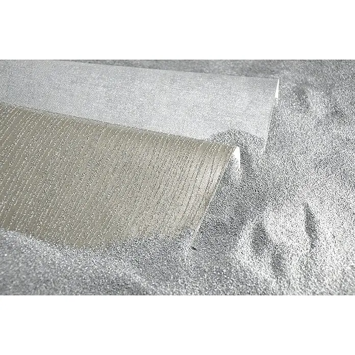 Marburg Sand & Stones Vliestapete Dune I - Greige, Uni, 10,05 x 0,53 m - Silberne Tapetenrolle mit feiner Textur und Glitzereffekt, die eine elegante und moderne Wandgestaltung ermöglicht.