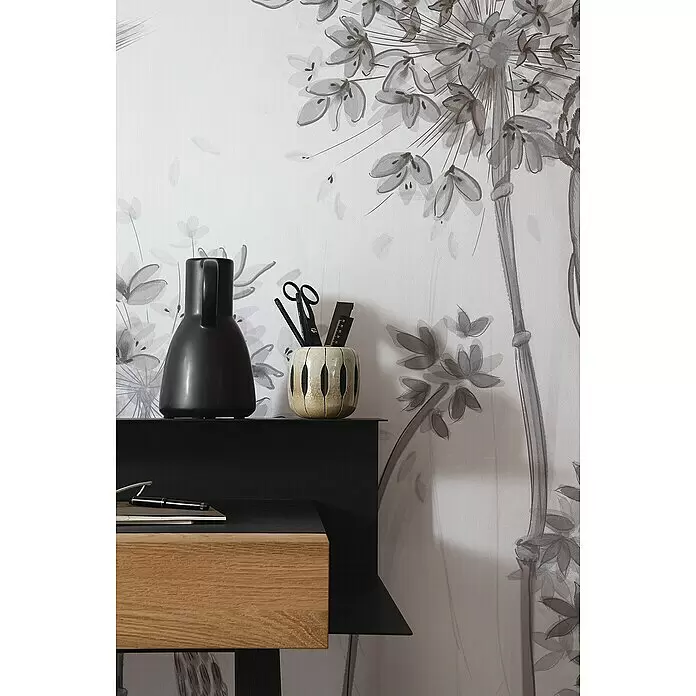 SCHÖNER WOHNEN-Kollektion New Spirit Fototapete Digitaldruck - 212 x 270 cm - Minimalistischer schwarzer Metallschreibtisch mit heller Holzschublade, darauf Büroutensilien.