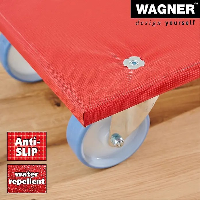 Wagner System Transportroller MM1396 - L x B x H: 57,5 x 30 x 12,3 cm, Traglast: 400 kg, Holz - Detailaufnahme eines roten Rollbretts mit blauen Rädern, inklusive Anti-Rutsch und wasserabweisenden Eigenschaften für sicheren Transport.