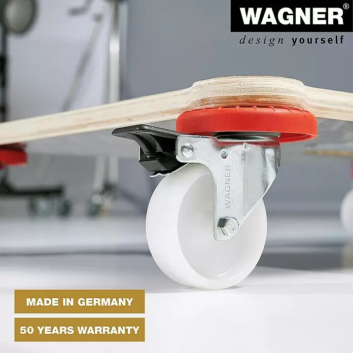 Wagner System Transportroller Protection MM 1375 - L x B x H: 710 x 440 x 123 mm, Traglast: 200 kg, Holz - Wagner Schwenkrolle mit weißem Rad, Metallgehäuse, schwarzer Bremse, rotem Ring, an einem Holzmöbelroller befestigt.
