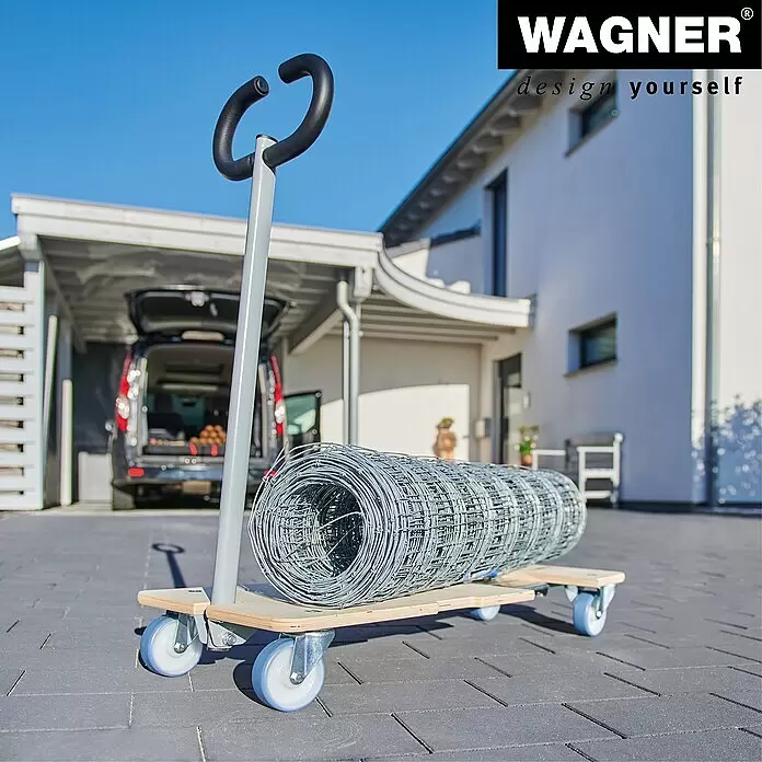 Wagner System Transportroller Star Carrier Extendable MM 1333 - Traglast: 200 kg, Holz - Holz-Transportroller mit grauem Griff und blauen Rädern, der eine Rolle Drahtgeflecht auf einer Einfahrt transportiert.
