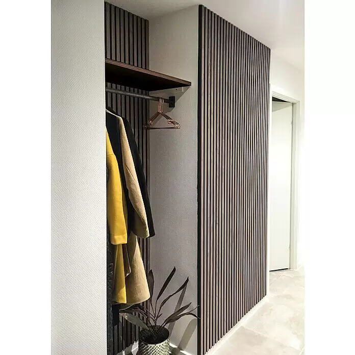 FibroTech Akustikpaneel Premium - Smoked Oak, 2.440 x 605 x 22 mm - Stimmungsaufnahme