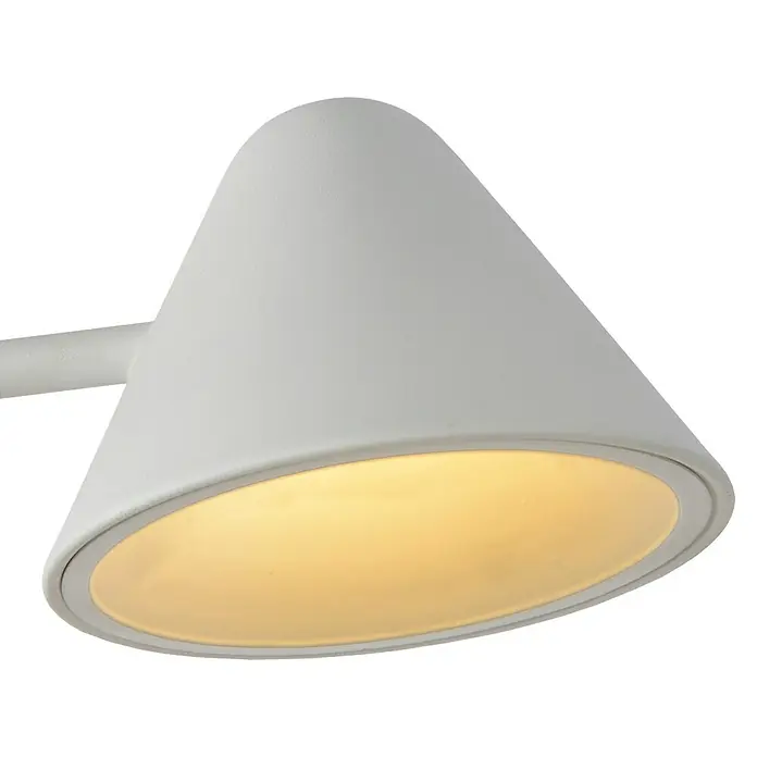 Lucide Devon LED-Pendelleuchte - Höhe: 65 cm, Weiß - Nahaufnahme einer modernen weißen Schreibtischlampe, die warmes Licht ausstrahlt. Elegantes Design und minimalistische Ästhetik.