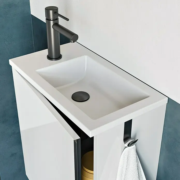 Riva Badmöbel-Set Indus - Gesamtbreite Badmöbel: 45,3 cm, Weiß/Schwarz, Glänzend, 3 -tlg. - Modernes Waschbecken mit Armatur und Handtuchhalter für ein stilvolles Badezimmerdesign.