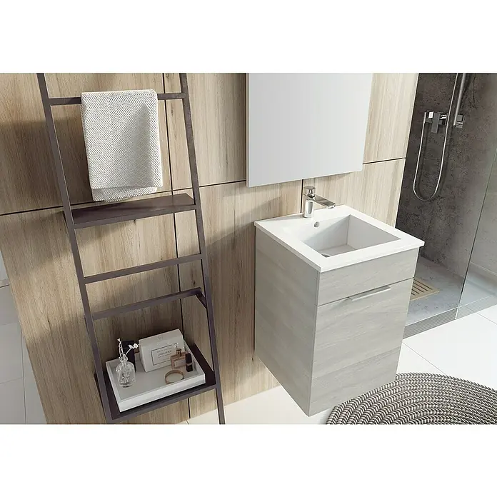 Badmöbel-Set Qubo Plus - Gesamtbreite Badmöbel: 40 cm, Eiche Silber, Matt, 2 -tlg. - Badezimmer-Interieur mit modernem Waschtisch mit weißer Ablage und Handtuchleiter. Das Badezimmer ist stilvoll und funktional eingerichtet.
