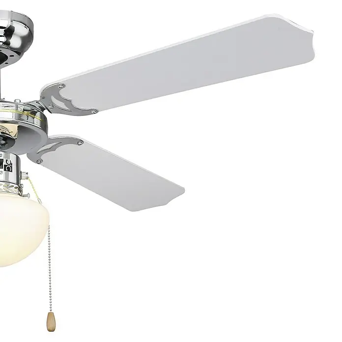 Ventilador de techo Champion - Negro, 106,6 cm, 50 W - Un primer plano de un ventilador de techo con aspas blancas y una lámpara redonda. El ventilador tiene una cadena de tracción.