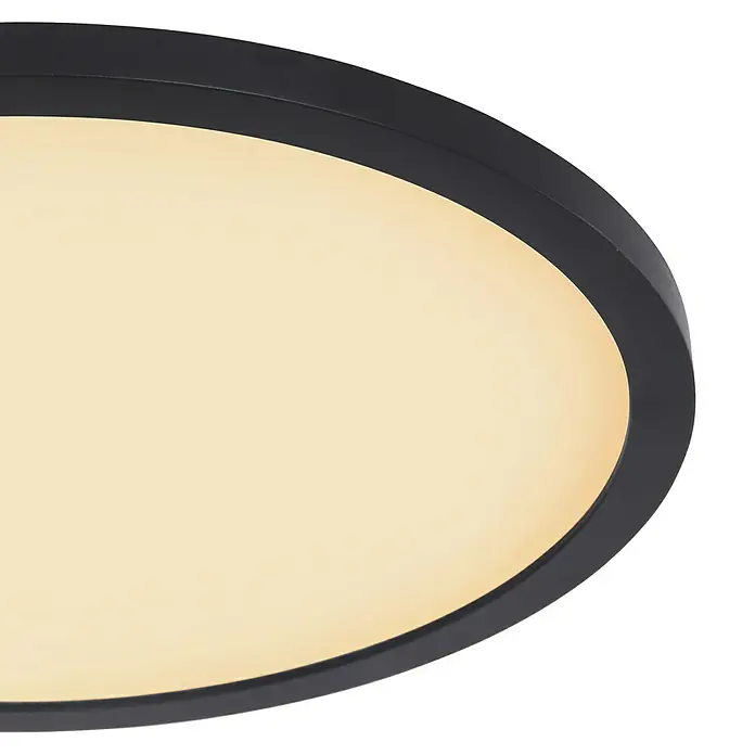 Globo LED-Deckenleuchte rund - 24 W, Ø x H: 420 mm x 2,5 cm, Schwarz, Warmweiß - Nahaufnahme einer runden, schwarzen Deckenleuchte mit warmer, gelber Beleuchtung. Minimalistisches Design für moderne Innenräume.