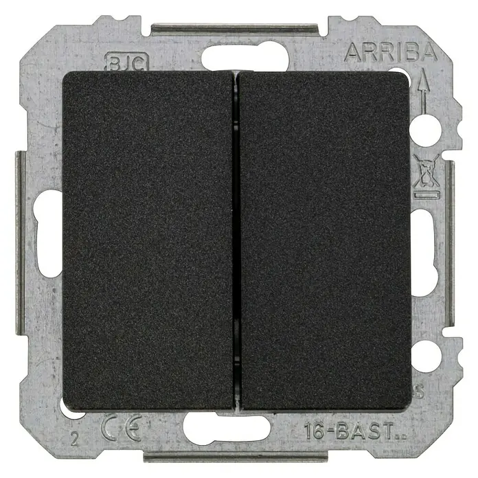 Siemens DELTA Mega Doppelwechselschalter SIE039437 - Carbon Metallic, Glänzend, Unterputzmontage, 10 A - Eine Nahaufnahme eines BJC Doppel-Lichtschalters in Schwarz, mit einer metallischen Einfassung für die Wandmontage.