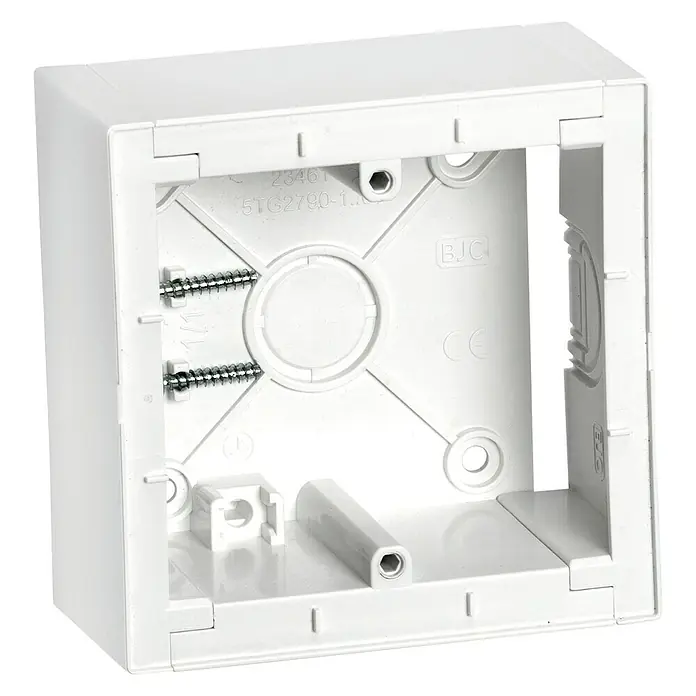 Siemens DELTA Viva Aufputzgehäuse SIE039765 - Polar Weiß, Kunststoff, Unterputzmontage - Nahaufnahme einer weißen BJC-Unterputzdose, die Details wie Schrauben und Markierungen auf der Innenseite zeigt. Ideal für Elektroinstallationen.
