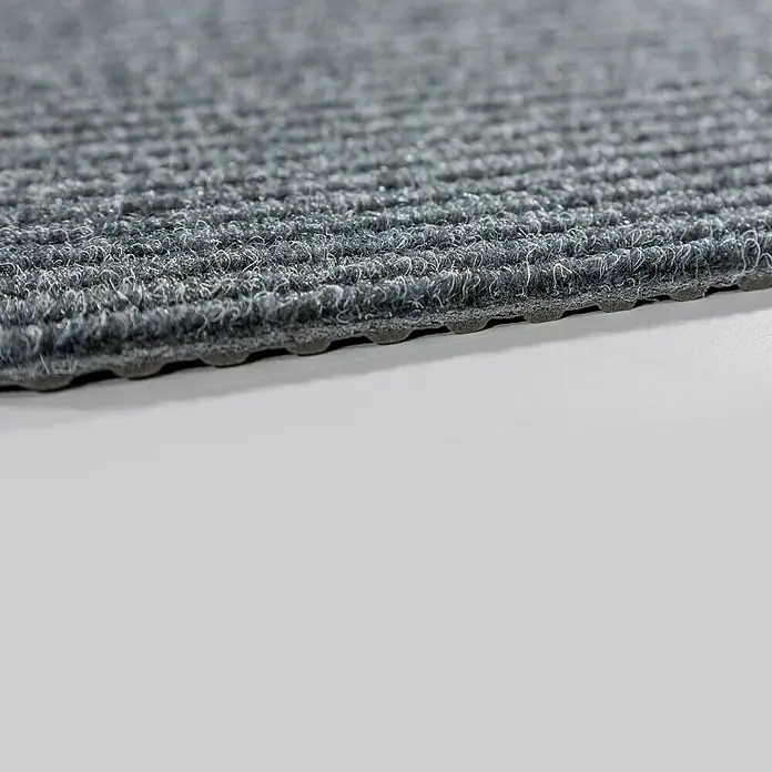 Astra Fußmatte Rib Line Sprint - 40 x 60 cm, Grau, 100 % Polypropylen - Nahaufnahme einer grauen Fußmatte mit gerippter Textur und Gummibasis, ideal für Eingangs- und Flurbereiche.