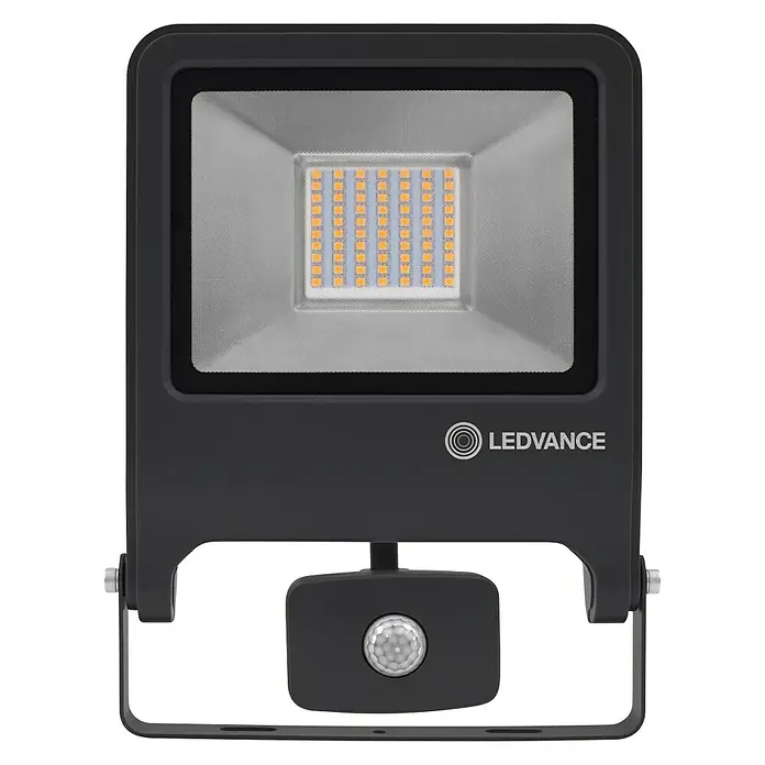 Osram LED-Strahler Endura Flood30 W, Anthrazit, Warmweiß, IP44 - Bild einer LEDVANCE Außenleuchte mit Bewegungsmelder, ideal für die Beleuchtung von Gärten und Wegen, robust und energieeffizient.
