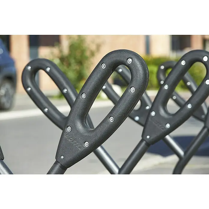 Mottez Fahrradständer - L x B x H: 95 x 16 x 79 cm, 2 Bügel - Detailansicht eines MOTTEZ Fahrradständers mit schwarzem Bügel und silbernen Schrauben.