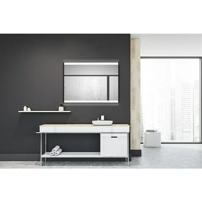 DSK Lichtspiegel Black Star80 x 60 cm - Modernes Badezimmer mit einem beleuchteten Spiegel über einem Waschtisch mit Aufsatzwaschbecken und Handtüchern.