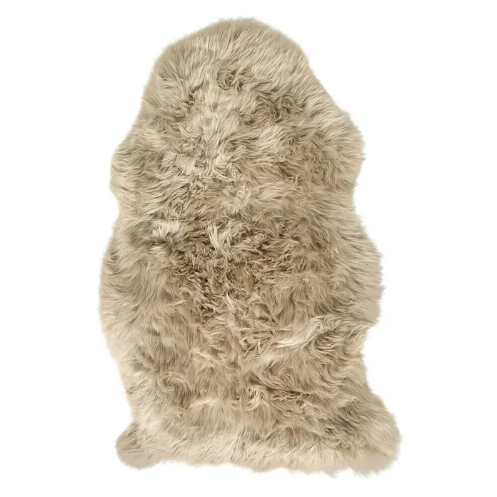 Esbeco Schaffell - Taupe, 80 x 50 cm, 100 % Echtfell - Weicher, beigefarbener Schaffellteppich, ideal für gemütliche Wohnbereiche, der Wärme und Komfort ausstrahlt und eine einladende Atmosphäre schafft.