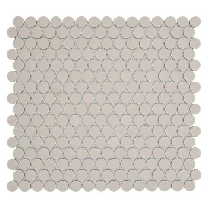 Mosaikfliese Knopf Uni CU K22031,5 x 29,4 cm, Beige, Matt - Nahaufnahme eines Mosaikfliesen-Musters mit kreisförmigen, hellgrauen Fliesen und weißen Fugen, ideal für Badezimmer- oder Küchengestaltung.