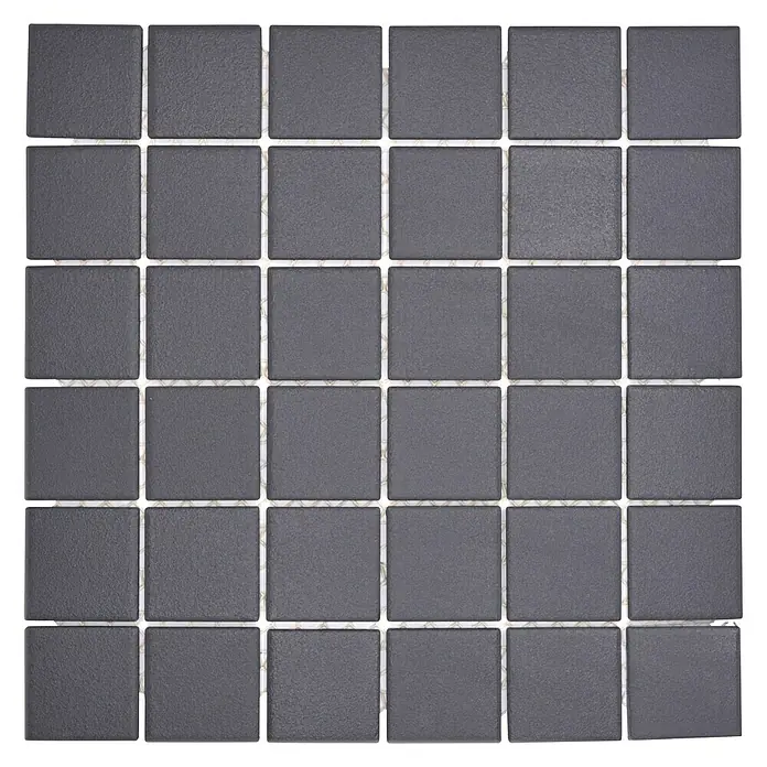 Mosaikfliese Quadrat Uni SAT 402 - 29,8 x 29,8 cm, Schwarz, Matt - Nahaufnahme eines Mosaikfliesen-Gitters in dunklem Anthrazit mit klaren, hellen Fugenlinien für moderne Bad- und Küchengestaltungen.