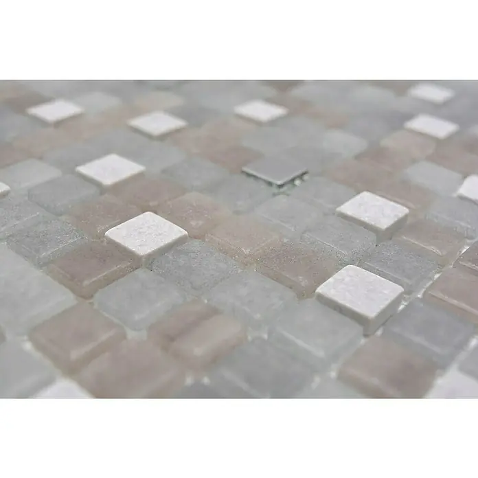 Mosaikfliese Quadrat Crystal Mix LOPE 04AN - 30 x 30 cm, Grau, Glänzend - Nahaufnahme eines Mosaikfliesenmusters in Weiß-, Grau- und Rosatönen, das eine elegante Textur für Oberflächengestaltung bietet.