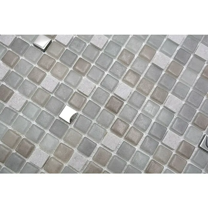 Mosaikfliese Quadrat Crystal Mix LOPE 04AN - 30 x 30 cm, Grau, Glänzend - Nahaufnahme einer grauen Mosaikfliese mit einigen silbernen Akzenten, die ein modernes und elegantes Design für Badezimmer bietet.