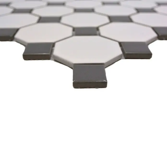 Mosaikfliese Octagon Octa G469 - 29,5 x 29,5 cm, Weiß/Grau, Matt - Nahaufnahme von achteckigen Mosaikfliesen in Weiß und Grau, die ein elegantes und modernes Design für Badezimmer oder Küchen darstellen.