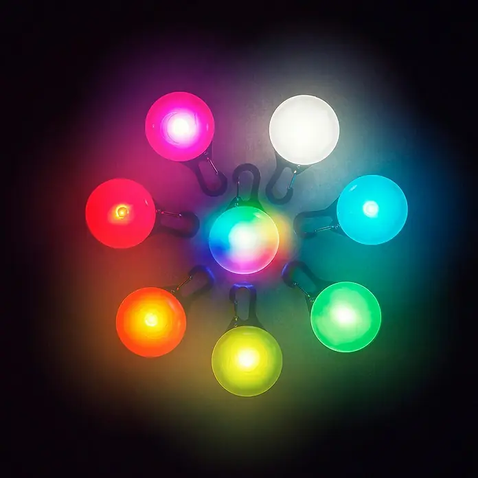 Nite Ize Mosquetón - Diámetro: 54 mm, Plástico, Lámparas LED - Colgantes LED para collar de mascota con mosquetón en varios colores como rojo, amarillo, verde, azul y blanco.