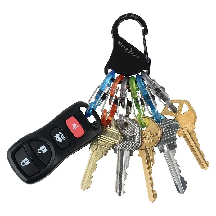 Nite Ize Mosquetón KeyRack - L x An: 12 x 2 mm, Acero inoxidable - Llavero con llave de coche y varias llaves colgando de S-Biners de colores.