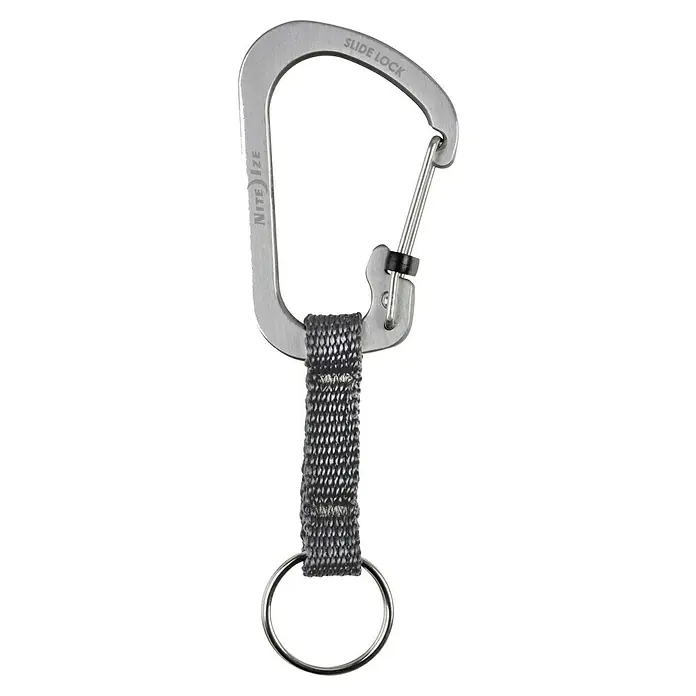 Nite Ize Karabinerhaken Slidelock Key Ring - Edelstahl, Silber - Nahaufnahme eines Nite Ize Slide Lock Karabiner-Schlüsselanhängers mit robustem Design und sicherem Verschluss für den täglichen Gebrauch.