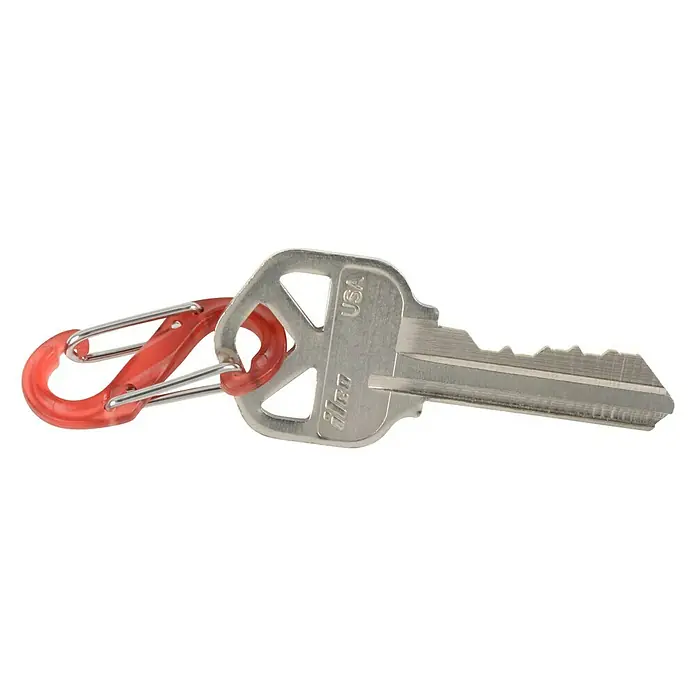Nite Ize Karabinerhaken S-Biner KeyRing - L x B: 57 x 14 mm, Edelstahl - Ein silberner Ilco-Schlüssel mit einem roten Karabinerhaken. Ideal zum Sichern von persönlichen Gegenständen.