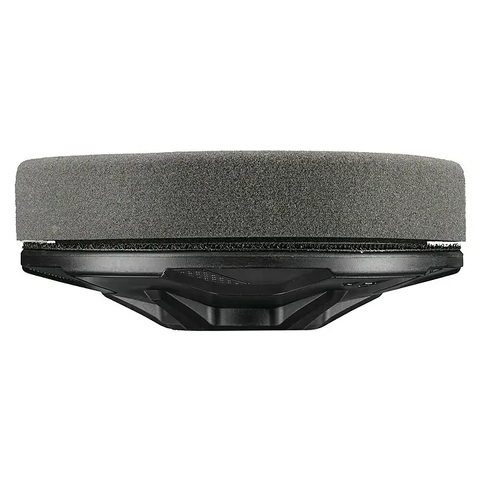 Ryobi Esponja de limpieza RAKSCRUBF - Diámetro: 15 cm - Primer plano de un altavoz negro con una almohadilla de espuma gris adjunta. El altavoz presenta un diseño geométrico moderno.