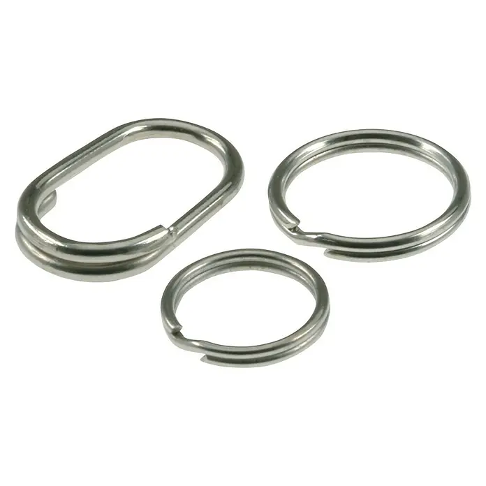 Suki Anilla para llavero - Diámetro: 30 mm, Acero, 20 ud. - Primer plano de tres llaveros de diferentes tamaños sobre un fondo negro.