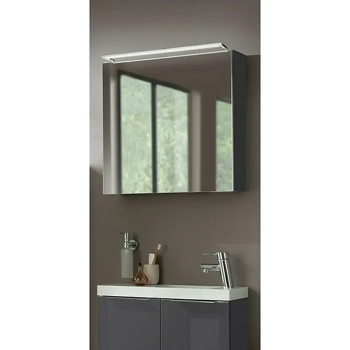 Camargue Stella LED-Spiegelschrank - B x H: 60 x 68,4 cm, Mit Beleuchtung, DIN Anschlag: Rechts, Grafit, Spanplatte - Spiegelschrank mit integrierter Beleuchtung über einem modernen Waschtisch mit Armatur, Seifenspender und Zahnbürste.