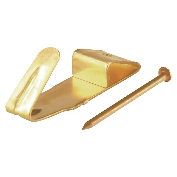 Suki Gancho para colgar cuadros GR - L x An: 12 x 6 mm, 4 ud. - Primer plano de un colgador de cuadros dorado con clavo. Ideal para colgar cuadros y decoraciones.
