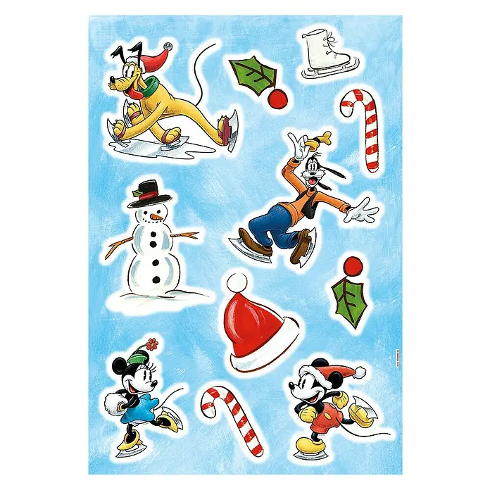 Komar Dekosticker Mickey Ice Slide - B x H: 50 x 70 cm - Aufkleberbogen mit verschiedenen Disney-Figuren wie Mickey Maus, Goofy und Pluto beim Eislaufen, Weihnachtsschmuck und einem Schneemann.