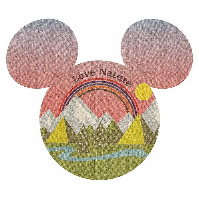 Komar Dots Fototapete rund Mickey Head Summer Hike - 127 cm, Selbstklebend - Mickey-Maus-förmiges Design mit "Love Nature"-Schriftzug, einer Berglandschaft, einem Regenbogen und einer Sonne für Naturliebhaber.