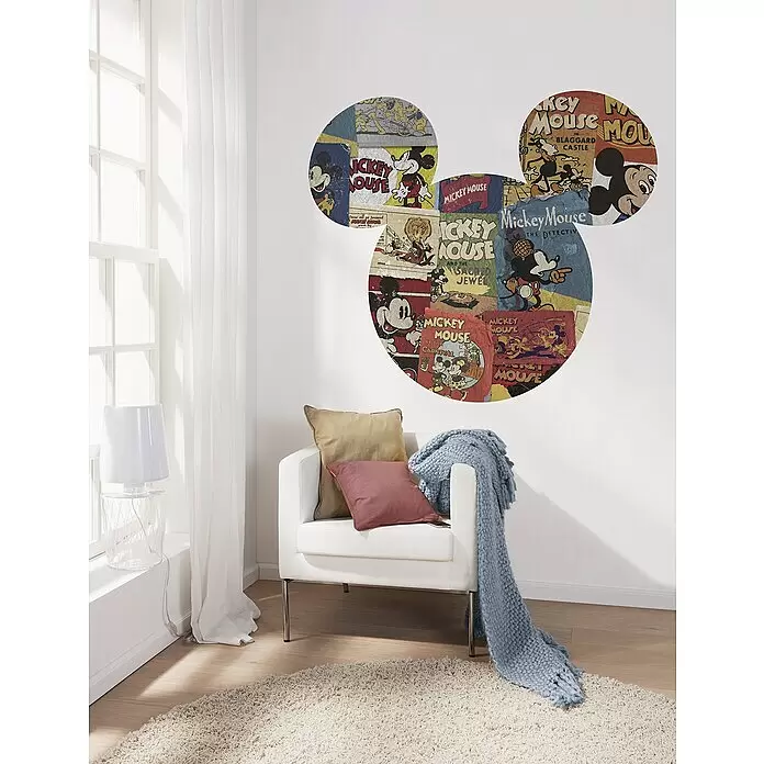 Komar Dots Fototapete rund Mickey Head Billboard - 127 cm, Selbstklebend - Mickey-Mouse-Kopf-Wandtattoo, Collage aus Vintage-Comic-Covern, an einer Zimmerwand angebracht.