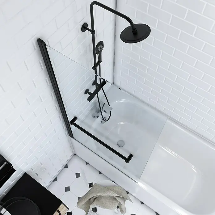 Aurlane Mampara para bañera Prime - An x Al: 85 x 150 cm, 1 ud., Negro - Una bañera con accesorios de ducha negros con un diseño moderno y minimalista, creando un ambiente de baño elegante.