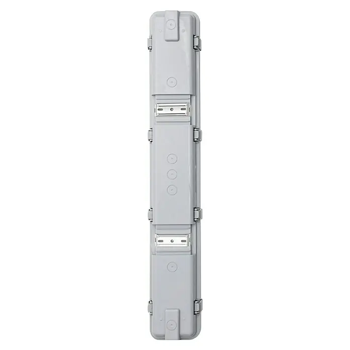 Ledvance LED-Feuchtraumlichtleiste Submarine - Länge: 60 cm, Lichtfarbe: Neutralweiß, 12 W, IP65 - Ein langes, graues LED-Leuchtengehäuse, das robust und für industrielle Umgebungen konzipiert ist. Es verfügt über Befestigungselemente und Scharniere.