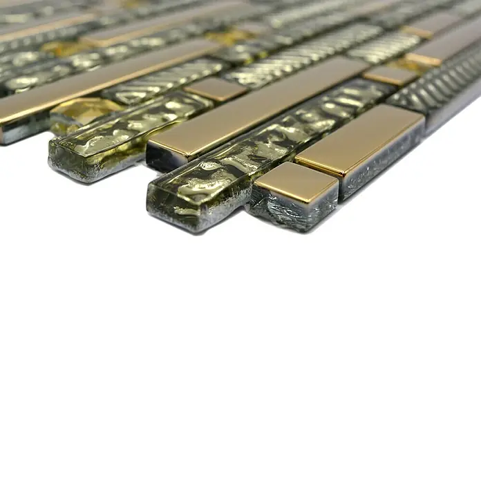 Mosaikfliese Crystal Mix XCM GV918 - 29,8 x 33,8 cm, Gold, Glänzend - Nahaufnahme einer luxuriösen Wandfliese mit goldenen und schimmernden Glasakzenten, die Eleganz und Stil für jeden Raum verspricht.