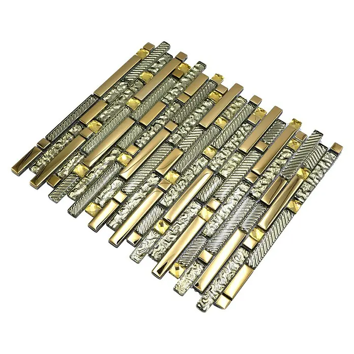 Mosaikfliese Crystal Mix XCM GV918 - 29,8 x 33,8 cm, Gold, Glänzend - Detailaufnahme einer goldenen und silbernen Mosaikfliese, die ein luxuriöses und schimmerndes Design für die Inneneinrichtung bietet.