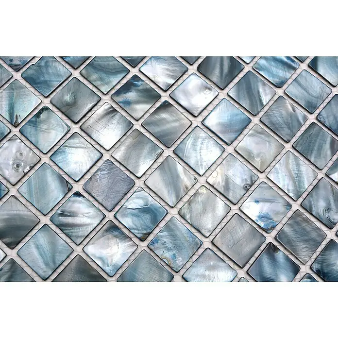 Mosaikfliese Quadrat Mix SM 2582 - 30 x 30 cm, Blau/Grau, Glänzend - Detailaufnahme eines Mosaiks aus schimmernden, quadratischen Fliesen in Blautönen, ideal für stilvolle Wand- und Bodengestaltung.