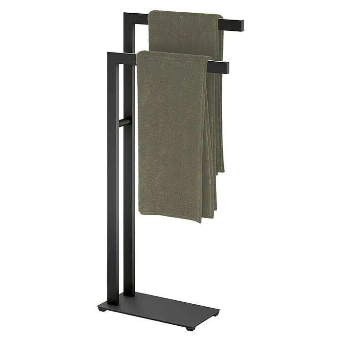 Zack Linea Handtuchständer - 2-armig, Schwarz, Matt - Ein moderner, freistehender Handtuchhalter in Schwarz mit olivgrünen Handtüchern, der Funktionalität und elegantes Design vereint.